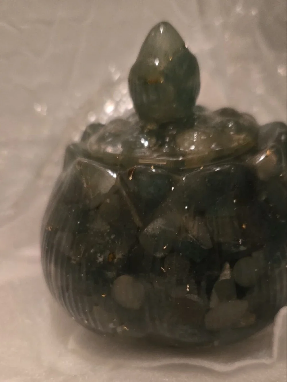 Pretty. Green Aventurine  Stones-in-Resin. Lotus-Look. Vanity Jar with Lid. New.
